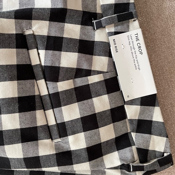 Ann Taylor Black & White ankle length pants. Mid-rise. Never worn. Size 12 - Picture 3 of 3